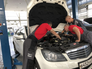 Осмотр моторного отсека 204 кузов